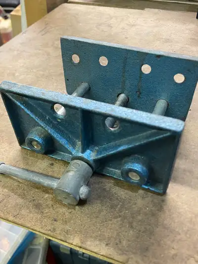 woodworking vise /bench vise Bench vise, mounts to face of bench. 6” wide and opens approx 5” Wood c...