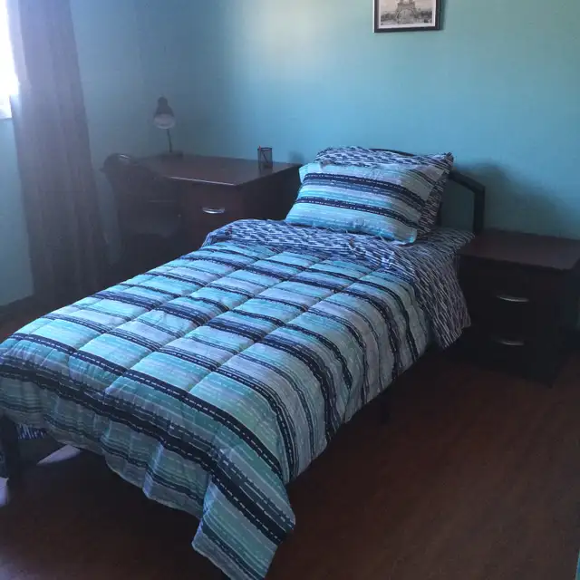 Private room with breakfast in a very clean house for males only63860084922881120