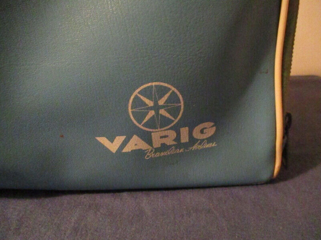 VINTAGE VARIG BRASILIAN AIRLINES TRAVEL SUITCASE-1960/70S-RARE! dans Art et objets de collection  à Laval/Rive Nord - Image 3