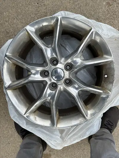 4x 20” Jeep Grand Cherokee Summit rims Chrome has peeled off Good for winter or to get refinished $1...