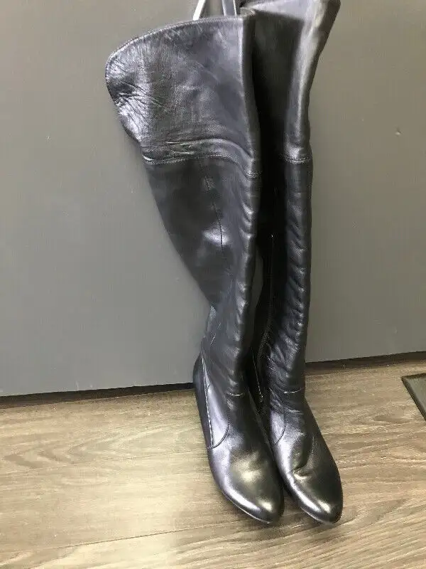 HIGH BACK LEATHER BOOTS in Women's - Shoes in Grande Prairie - Image 6