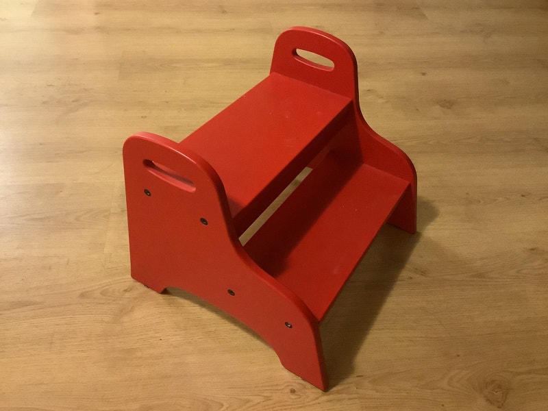 Trogen marche pied bois rouge enfant IKEA child step stool Rangement
