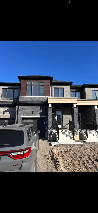 *** Open for Families, Young professionals and students*** Brand new Townhouse 3 Bedroom / 2 full wa...