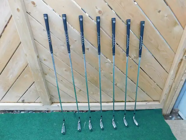RIGHT-HAND WILSON D 300 (WILSON STAFF) IRON SET almost new in Golf in Chatham-Kent - Image 5