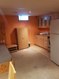 Large Room in basement with kitchen , queen size bed , avalable