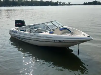 1999 Glastron boat with trailer Has 1998 mercury 115 two stroke oil injection Runs great with fresh...