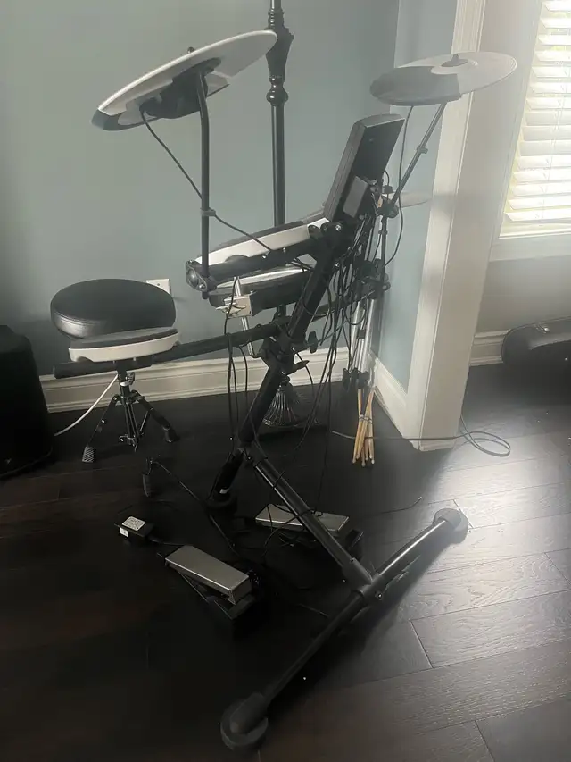 Roland V-Drums - TD1 - Electronic Drum Kit in Drums & Percussion in Hamilton - Image 4