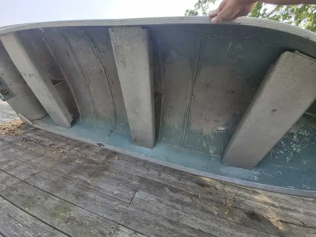 12' Aluminum Boat in Canoes, Kayaks & Paddles in Hamilton - Image 6