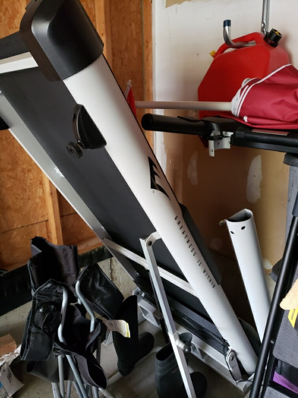 Everlast Treadmill in Other in Oshawa / Durham Region - Image 2