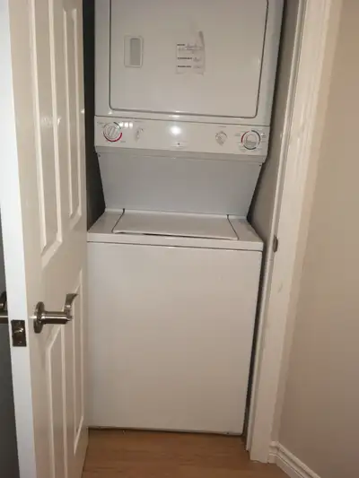 1 bedroom for rent available feb1. Plz call 6477651680