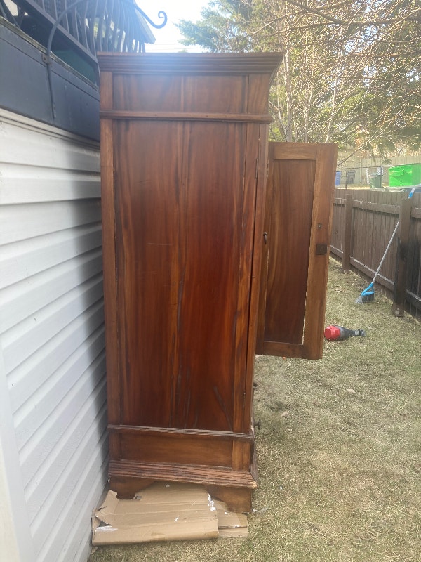 Armoire for sale Dressers & Wardrobes Calgary Kijiji