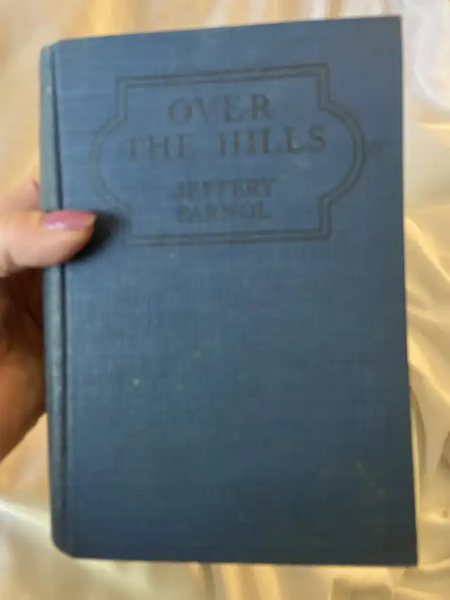 1930 Jeffery Farnol Hardcover Book Over The Hills in Fiction in Oshawa / Durham Region - Image 2