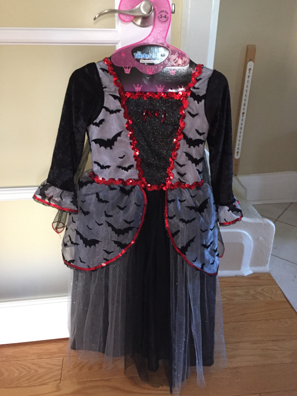 Child Vampire/Witch Costume for A Girl, Size 3-4 in Costumes in City of Toronto