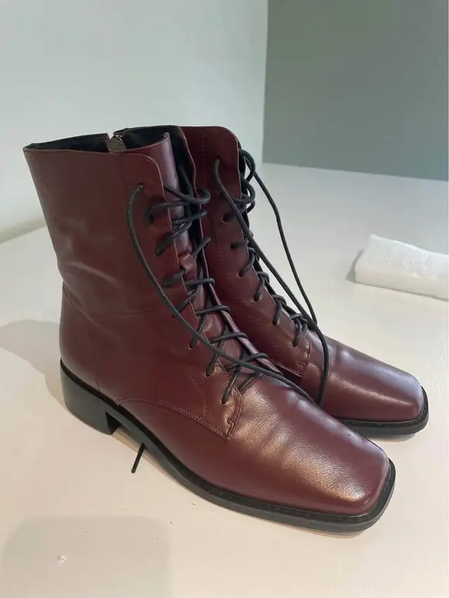 Women's Leather Boots Size 7 in Women's - Shoes in Windsor Region - Image 10