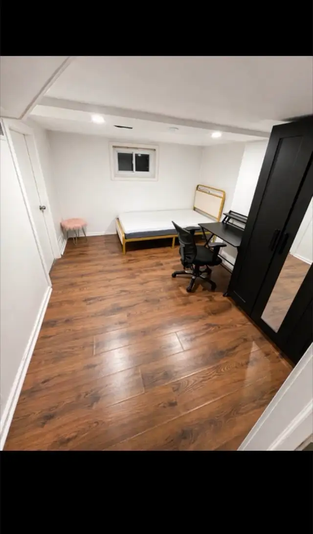 room for rent Oct 1