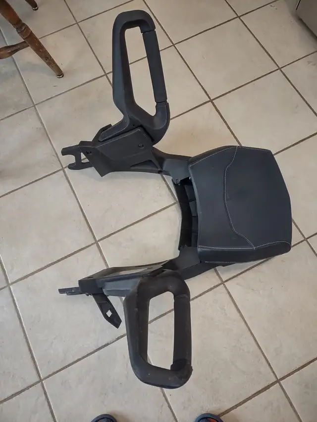 Ski-doo one plus one / 2 up seat in Snowmobiles Parts, Trailers & Accessories in Muskoka - Image 3