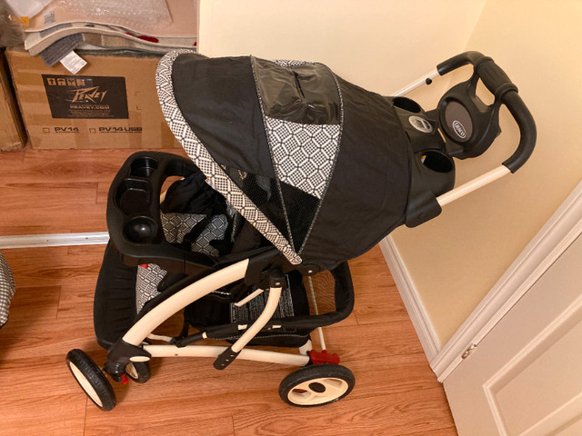 Baby stroller in Strollers, Carriers & Car Seats in Markham / York Region - Image 4
