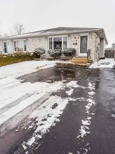 Beautiful 3 Bed 1 Bath Apartment For Rent