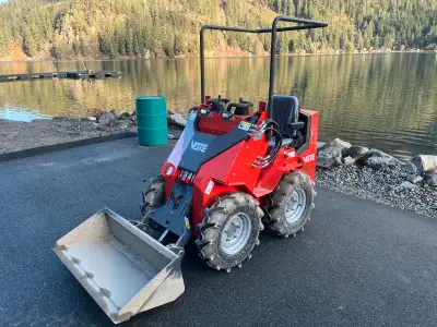 2024 Skidsteer loader Briggs & Stratton engine Can swap-out ag tires for industrial tires as shown i...