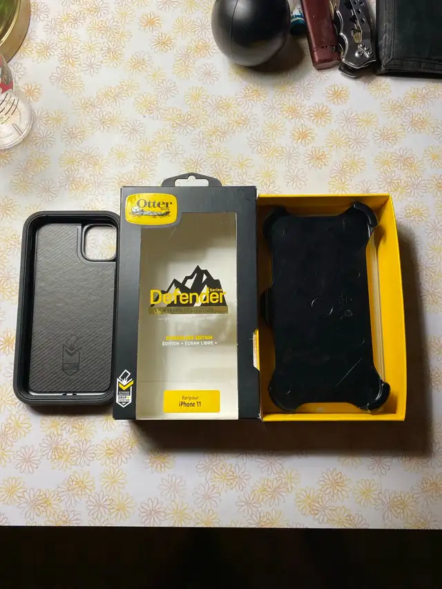 Otter box iPhone 11 case64840240710018121