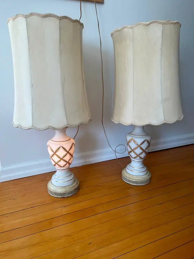 Paire de Lampes de Table en Verre Vintage Glass Table Lamps Pair in Indoor Lighting & Fans in City of Montréal - Image 3