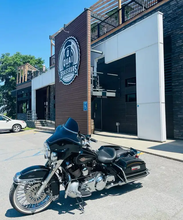 FLHTC 2010 Harley Davidson in Touring in Longueuil / South Shore - Image 5