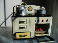 1950s toy fridge and stove; tea & dining set; kitchen appliances