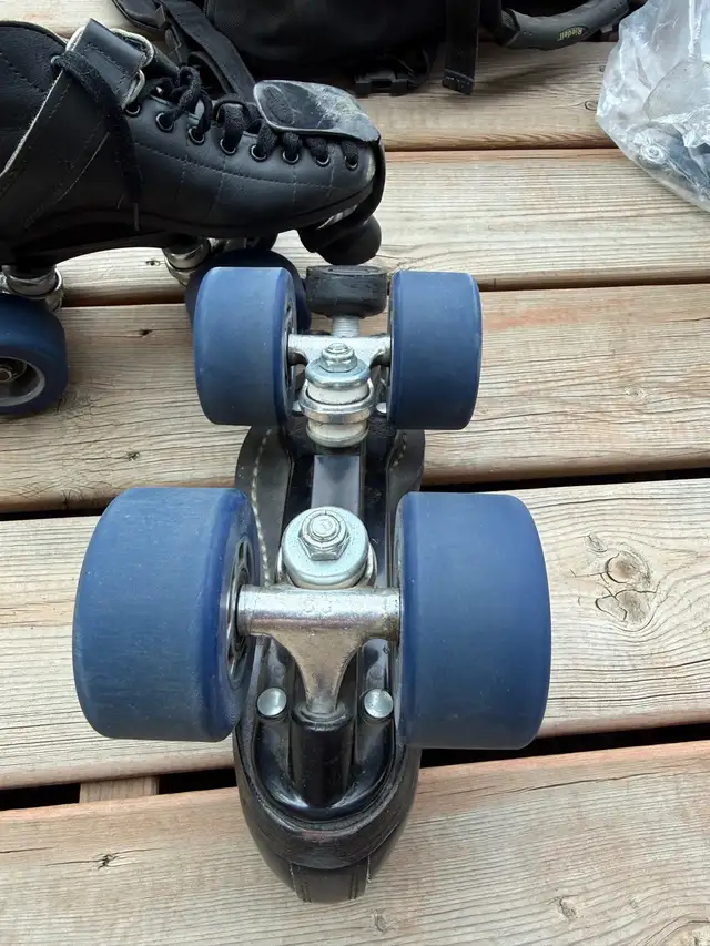 Riedell RS-1000 Roller Derby Package in Skates & Blades in Calgary - Image 6
