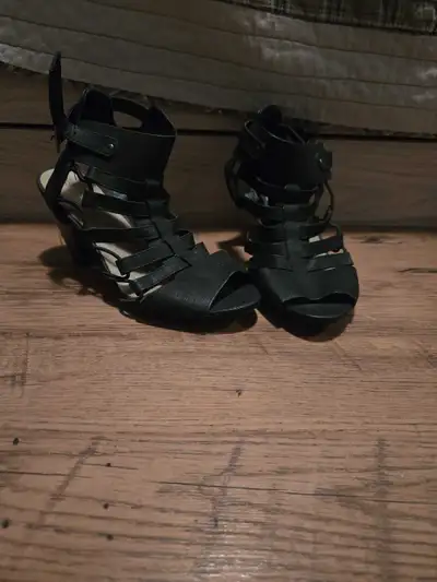 soulier d'été, View more