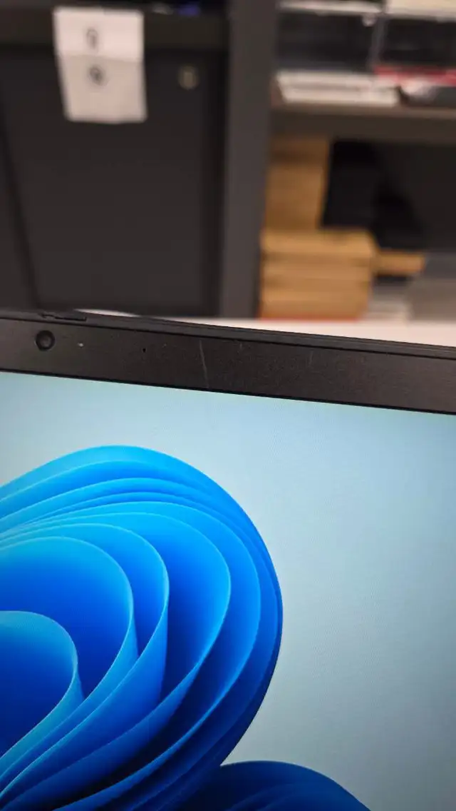 Lenovo ThinkPad T490s in Laptops in City of Toronto - Image 6