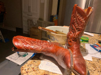 Gorgeous Ladies size 9;cowboy boots forsale
