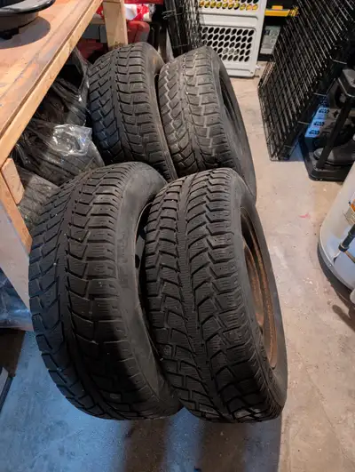 Set of 4 Uniroyal winter tires mounted on 16” steel rims. • Tire size: 215/65R16 98S • Bolt pattern:...