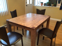 Table 4 chaises brunes en cuir