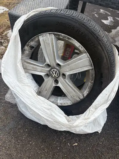 Étais sur une Volkswagen golf 2021 2 pneus avec moins de 1000 kilo et 3 pneus bon encore pour au moi...