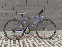 Vintage 90s hybrid - 21 speed, 700c - tuned up, new parts