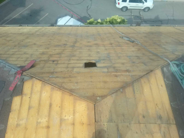 ROOFING AND SIDING  in Construction & Trades in Hamilton - Image 2