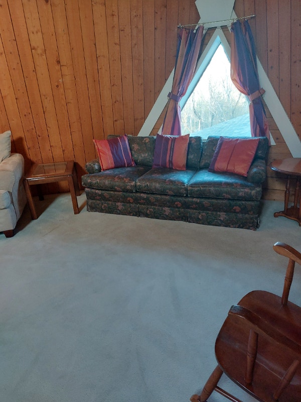 Room exec home 15 min S of North Bay quiet country living Room