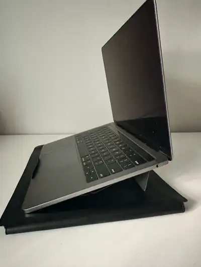 MacBook Pro 2019 13”, View more