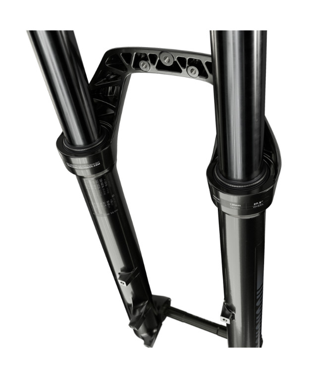 BRAND NEW: RockShox Recon Silver RL 150mm | 42mm Offset MTB FORK in Frames & Parts in Thunder Bay - Image 4