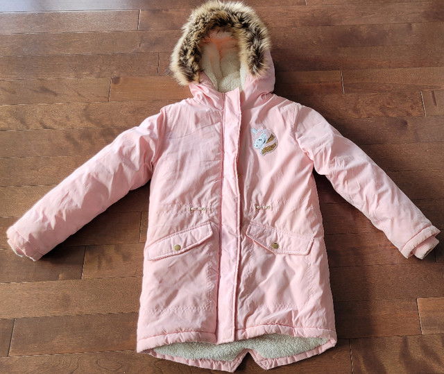 Gr 7/8 Super beau manteau d’hiver, rose foncé avec Licorne. dans Enfants et jeunesse  à Longueuil/Rive Sud - Image 4