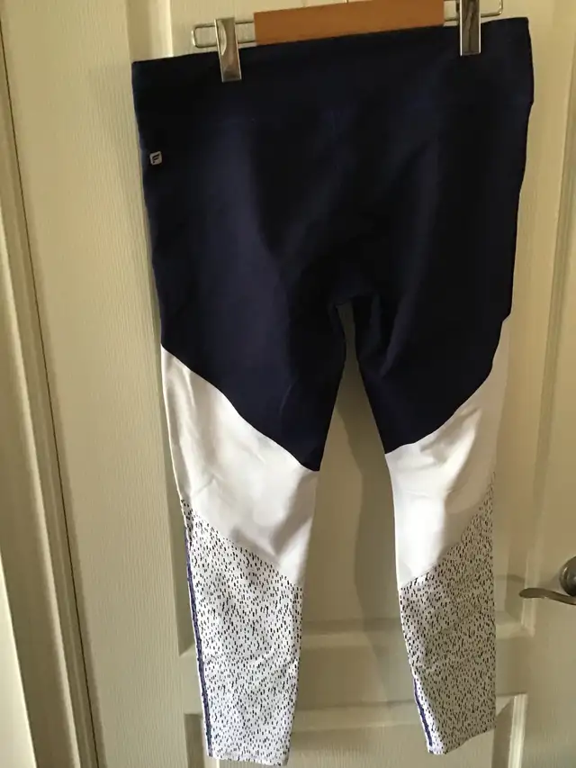 Fabletics Leggings in Women's - Bottoms in Markham / York Region - Image 3