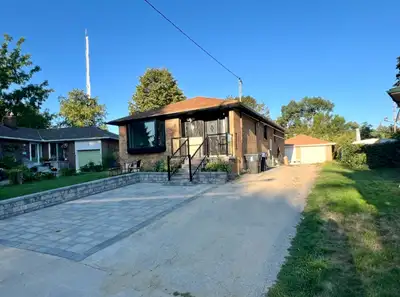 McCowan and Ellesmere Bright and spacious, newly built legal basement apartment at a detached home l...