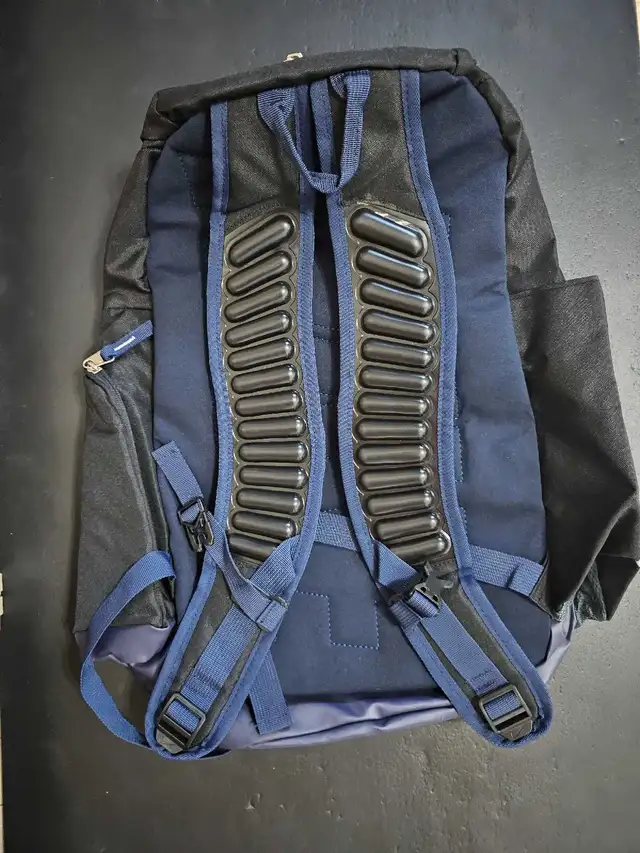 Nike Elite Backpack USA black in Bags & Luggage in Mississauga / Peel Region - Image 7