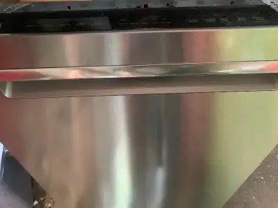 Whirlpool dishwasher works 24 inch standard size