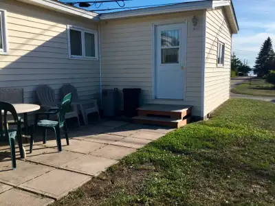 Bright, spacious 2 bedroom cottage with ocean view, no carpets for summer rental in lovely Shediac,...