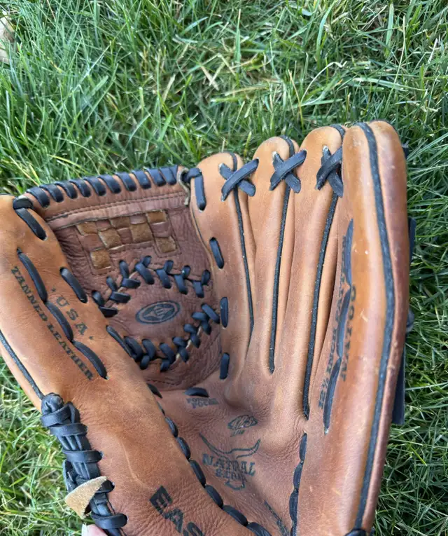 Baseball glove for sale in Baseball & Softball in Penticton - Image 4