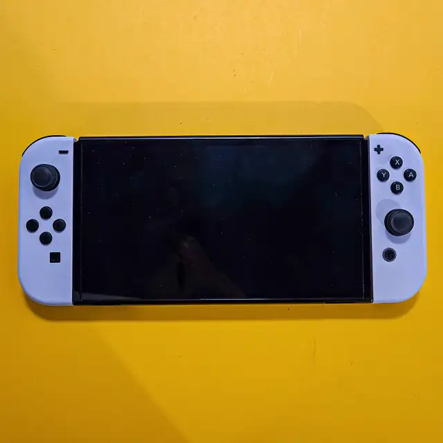 Nintendo Switch OLED White + Box in Nintendo Switch in Edmonton - Image 7