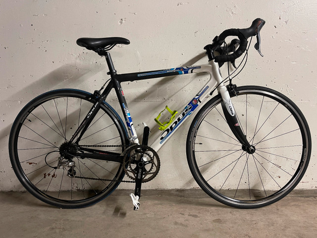 Vélo de Route Opus Allegro Road Bike Full Carbon Medium 5.5-5.10 dans De route  à Ville de Montréal