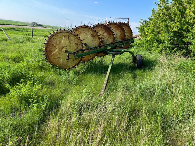 Small  rake in Farming Equipment in Moose Jaw - Image 2