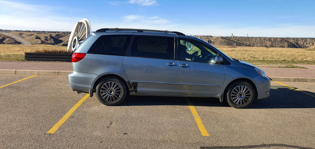 2004 Toyota Sienna XLE Minivan in Cars & Trucks in Lethbridge - Image 3